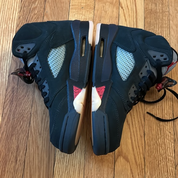 Brand new Jordan 5 kids size 5 no box - Picture 2 of 3